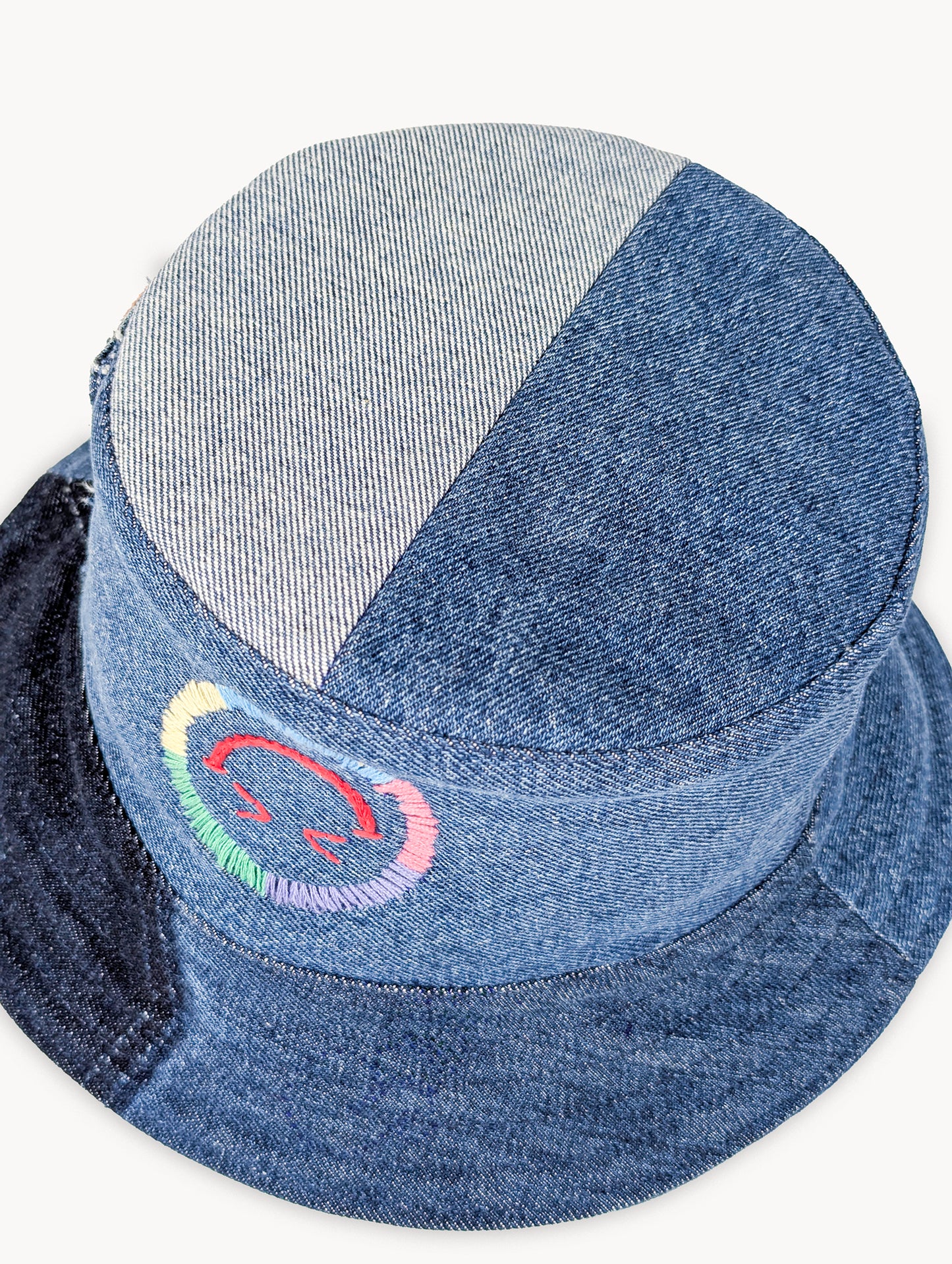 Chapeau bob réversible EyeLoveLu Smiley Face – Broderie main, denim recyclé