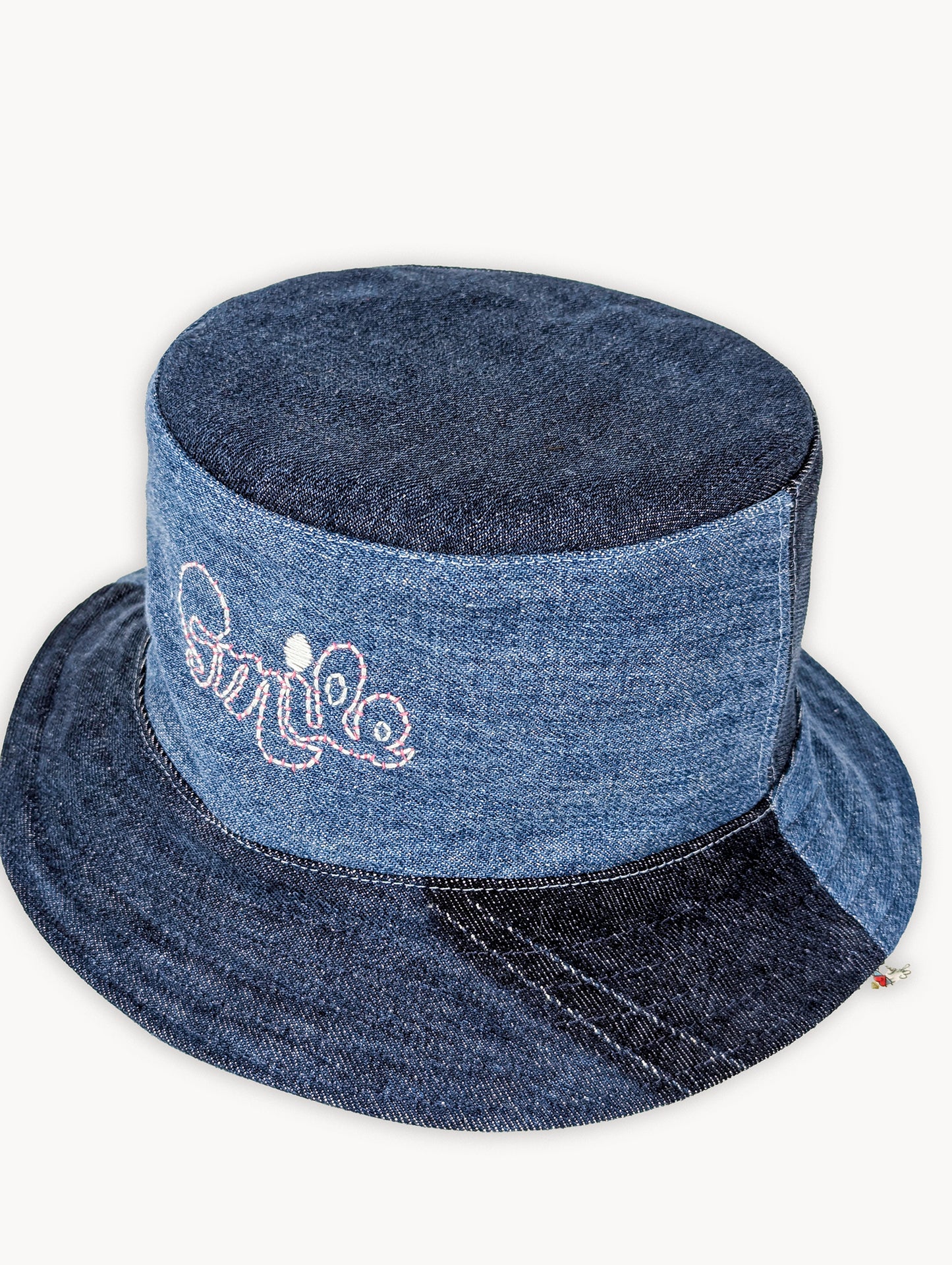 Chapeau bob réversible EyeLoveLu Smiley Face – Broderie main, denim recyclé