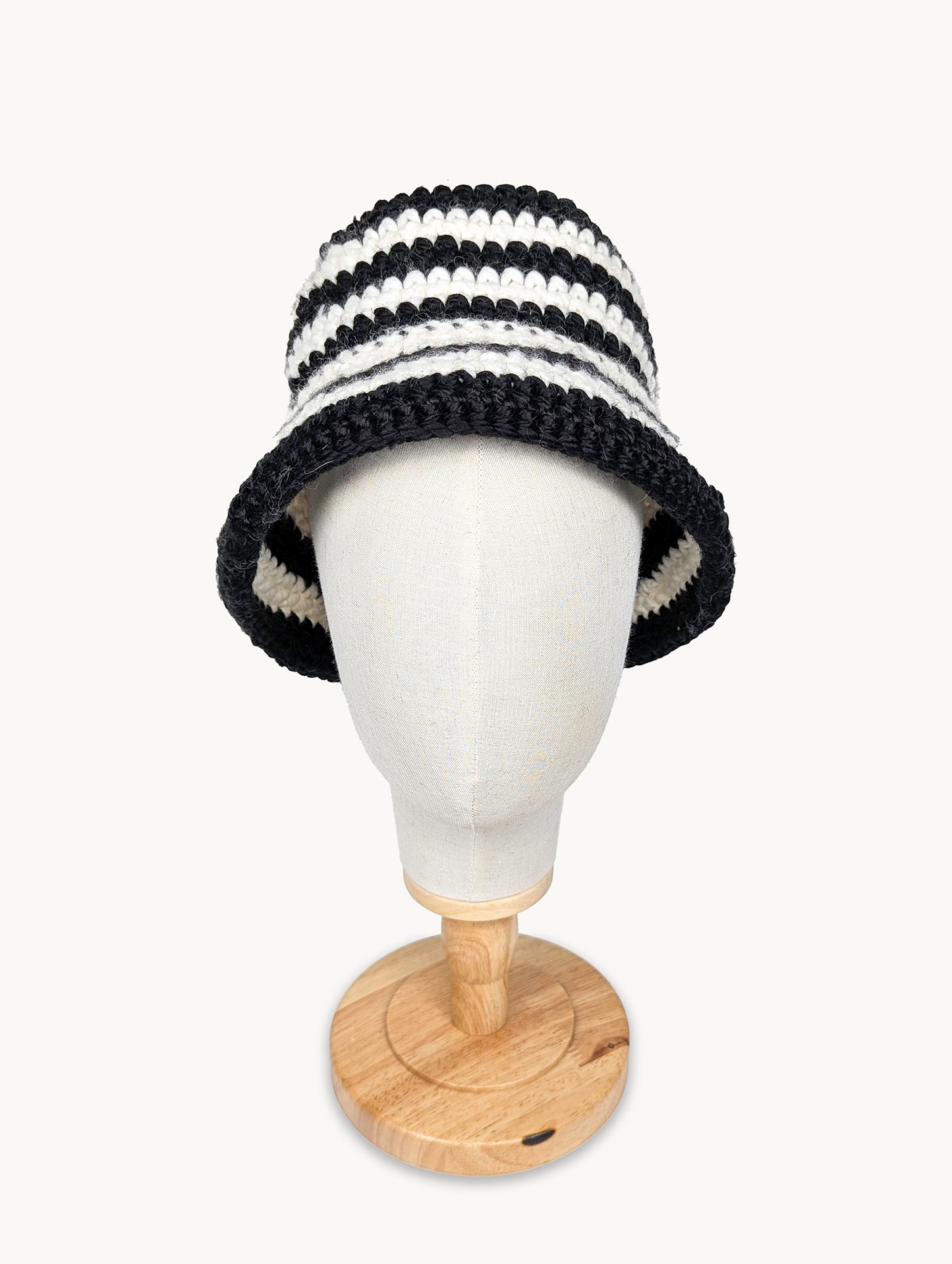 EyeLoveLu Crochet Sailor / Cloche Hat